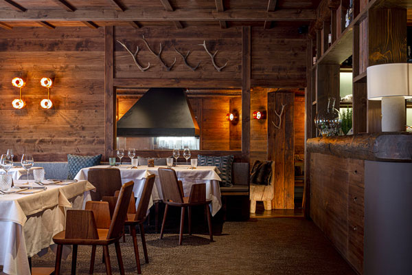 Sala principale – Ristorante Baita Piè Tofana – Cortina d’Ampezzo Sala principale - Ristorante Baita Piè Tofana - Cortina d’Ampezzo