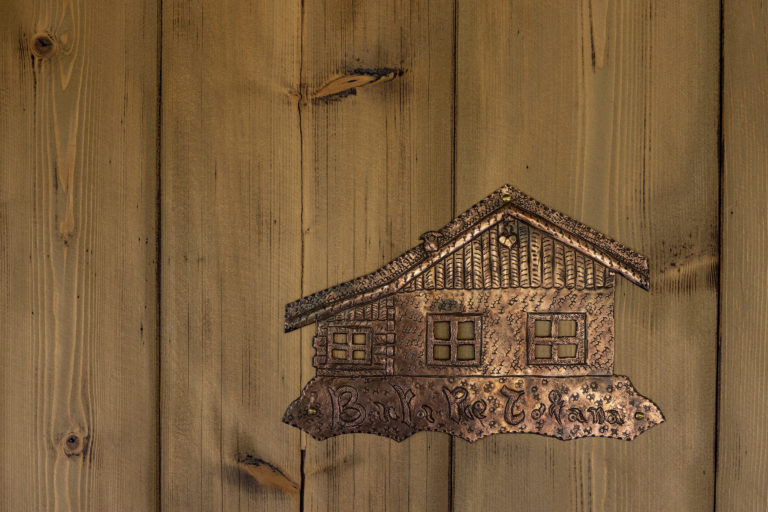 Dettaglio in rame – Ristorante Baita Piè Tofana